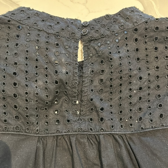 Eyelet blouse - 2 buttons at back to close - Picture 5 of 5